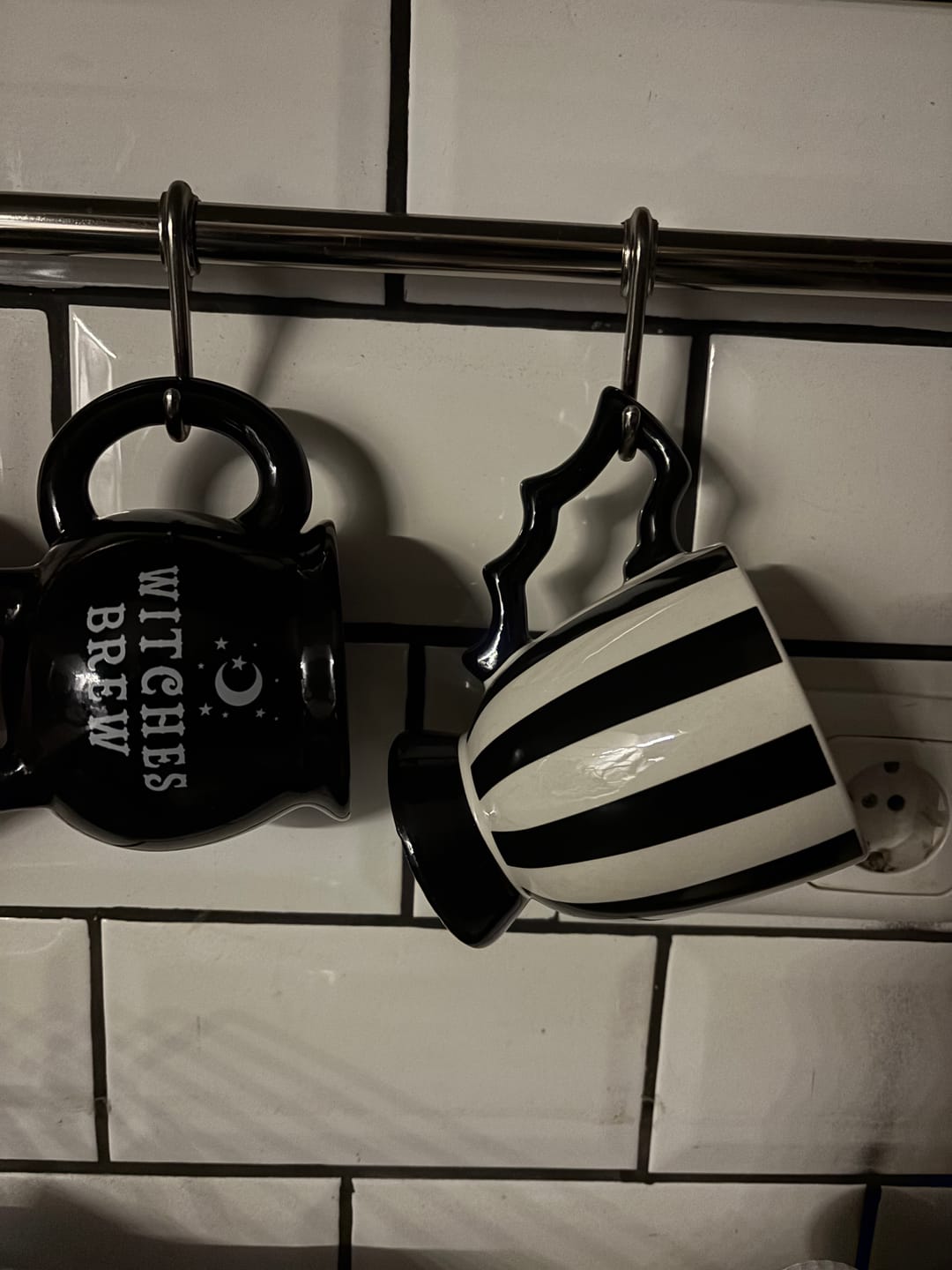 Customer photo review of Gestreife Teetasse mit Fledermausflügel-Henkel
