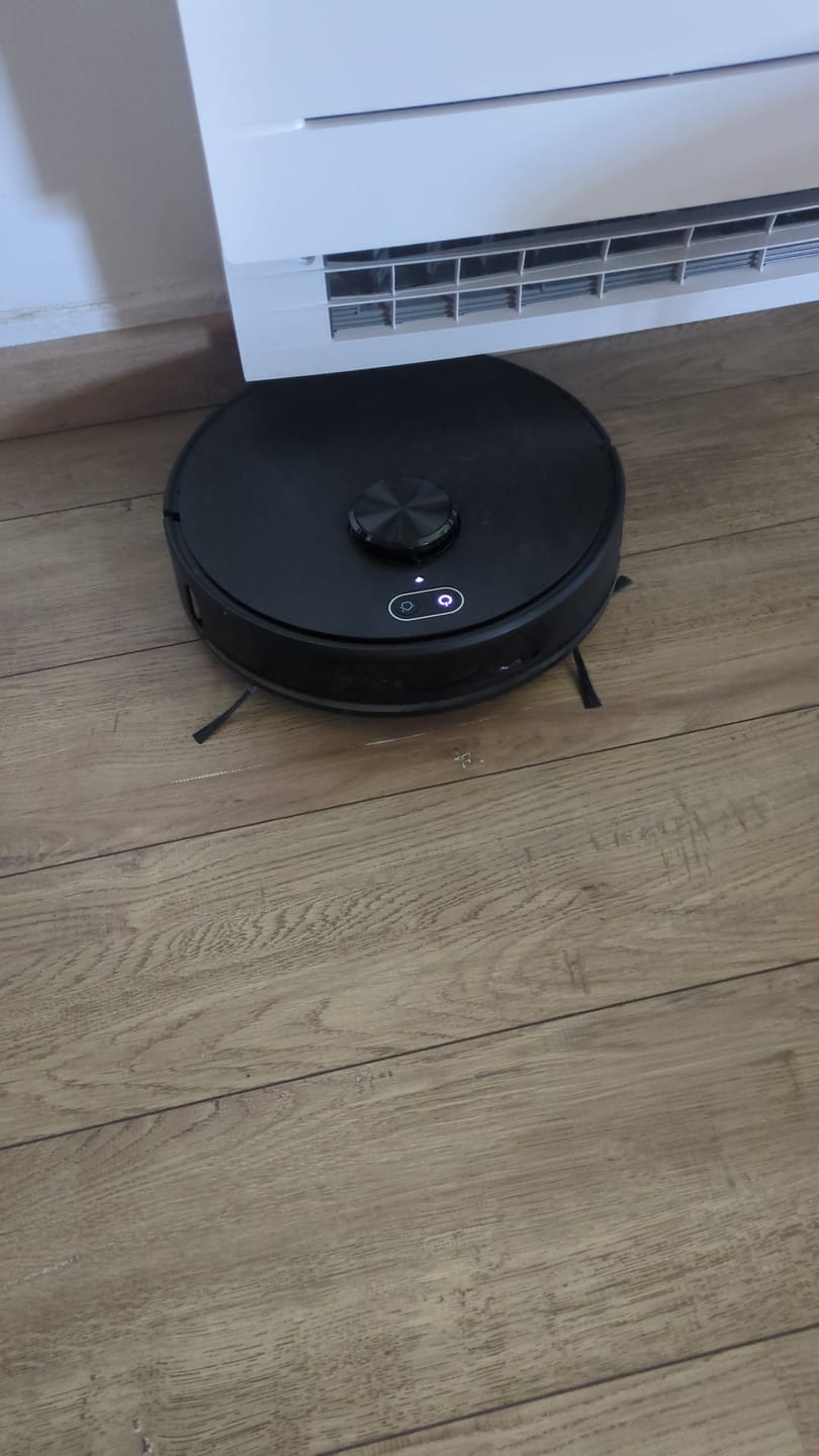 Customer photo review of Robot aspirateur V8 Pro – Nettoyage automatique avec fonction serpillère, navigation intelligente et contrôle via application pour une propreté sans effort