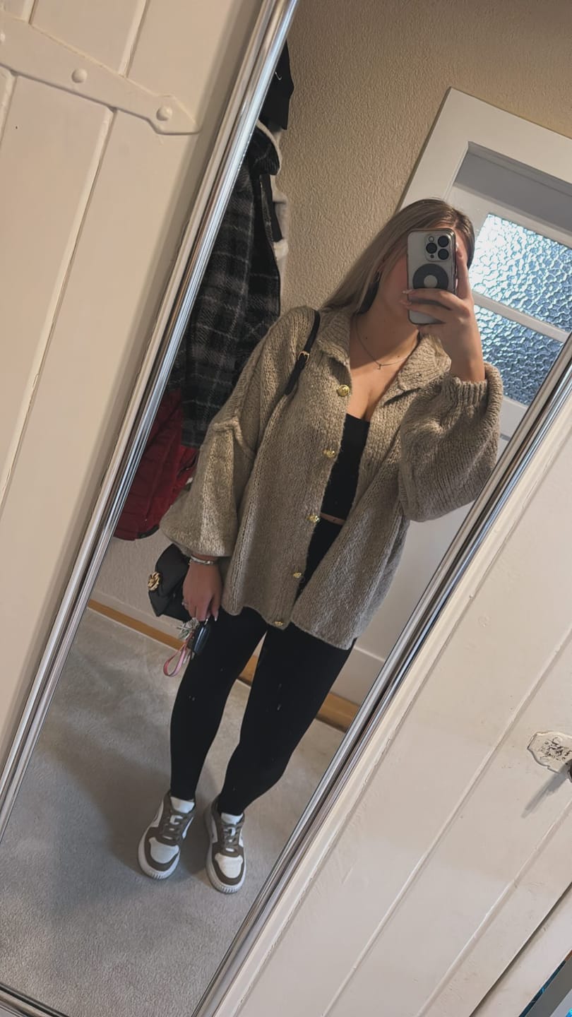 Customer photo review of Oversize Mini Schleifen Cardigan