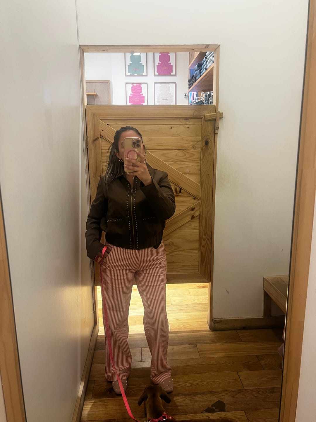 Customer photo review of Chaqueta Bomber Tachas Brown