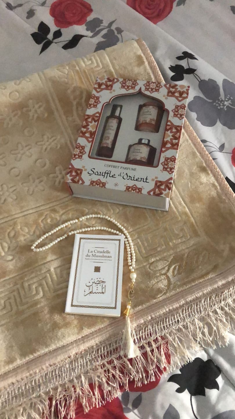 Customer photo review of Coffret tapis de prière épais crème