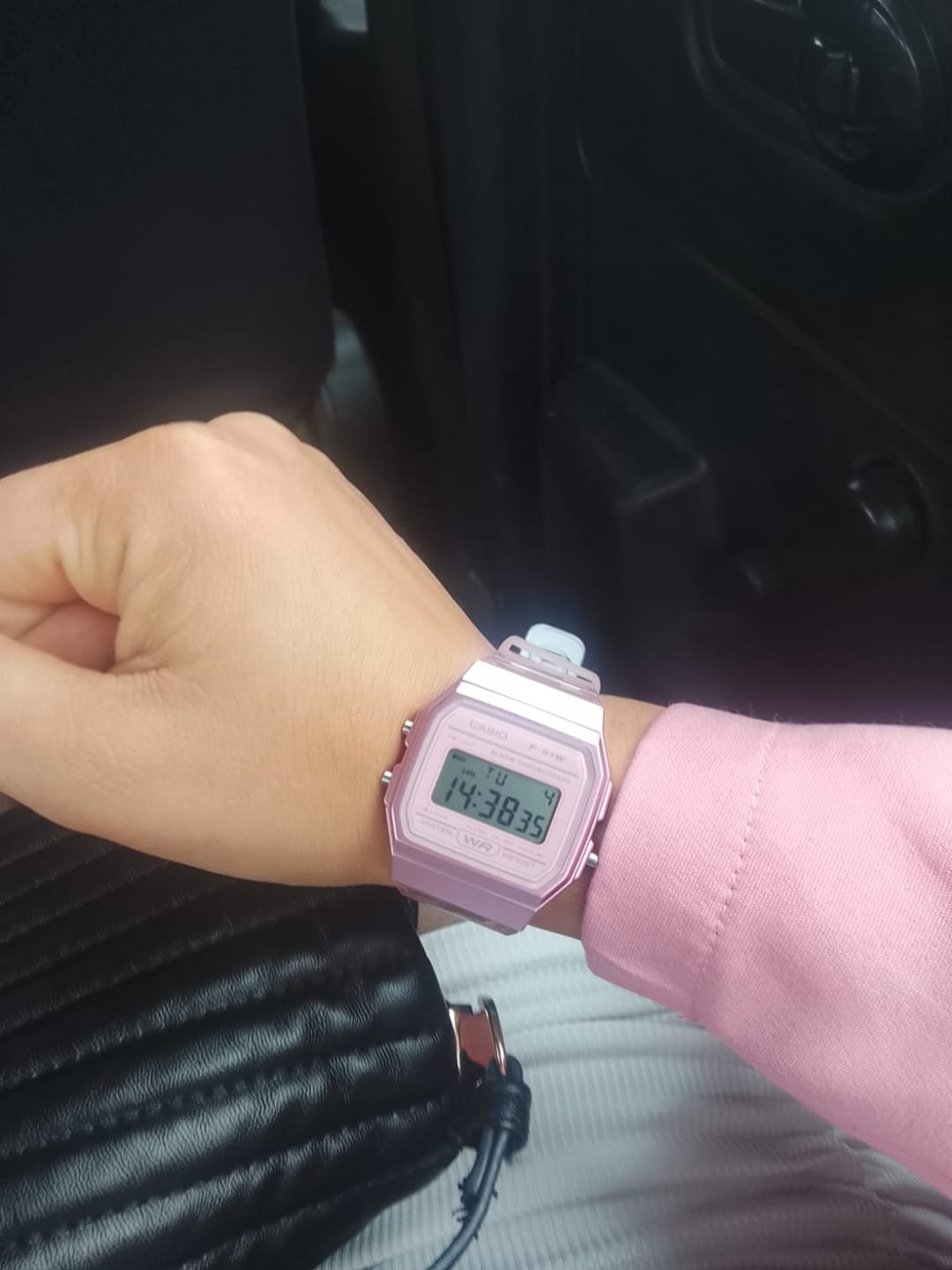 Customer photo review of Reloj Casio Vintage F-91WS-4 Rosado Transparente