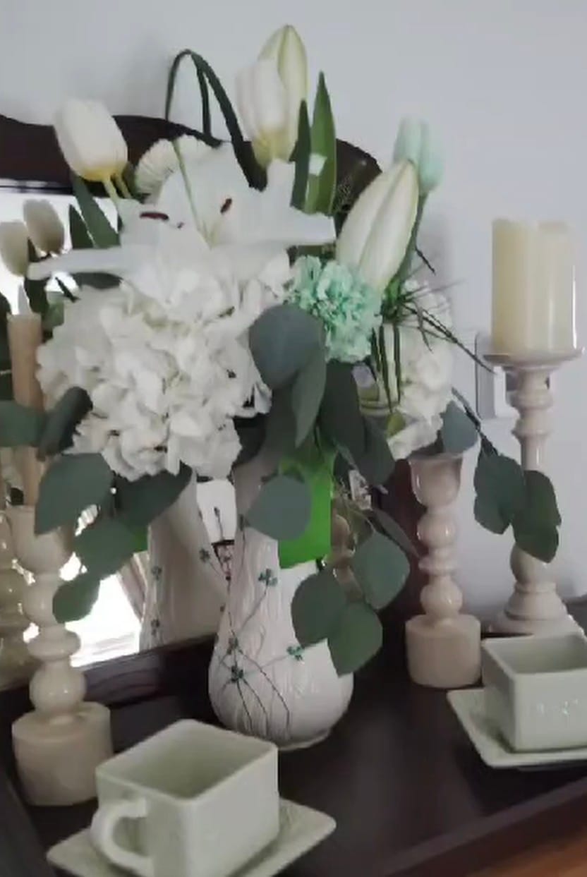 Customer photo review of Belleek Classic Daisy Tall Vase