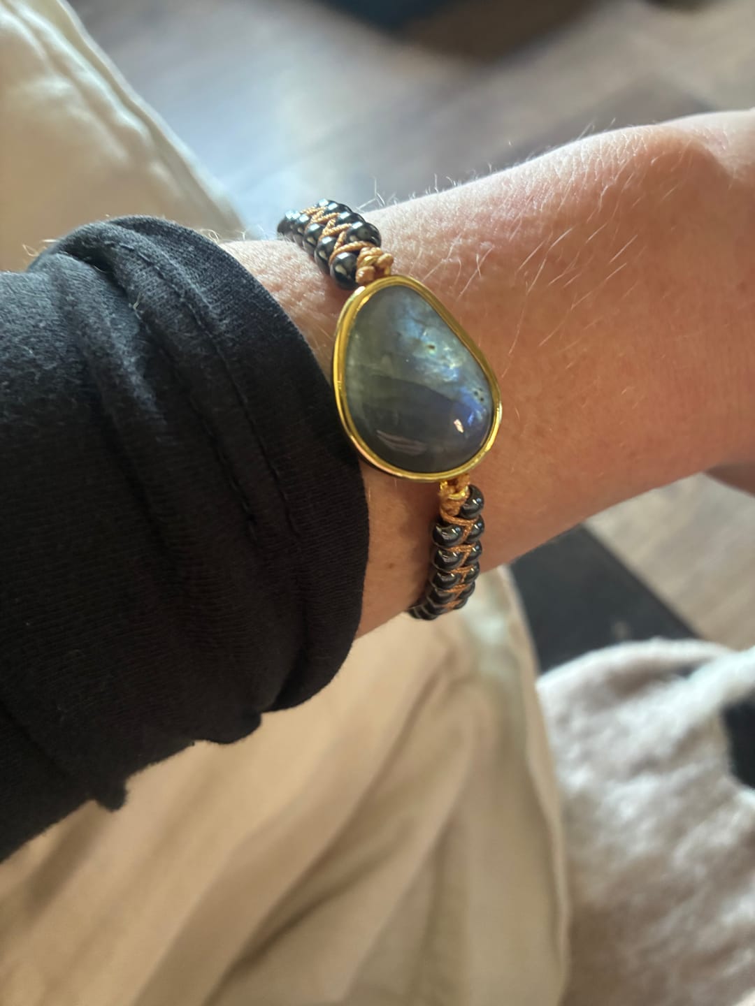 Customer photo review of Bracelet "Oeil Céleste" en Labradorite & Hématite