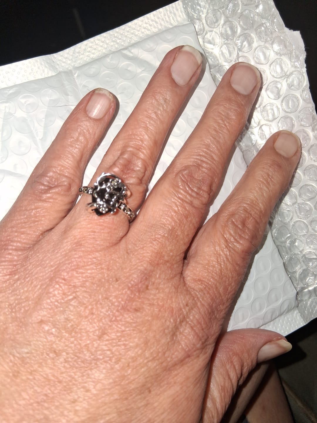 Customer photo review of Vintage Vine Black Agate Ring (Light Luxury Niche Dark Style Band)