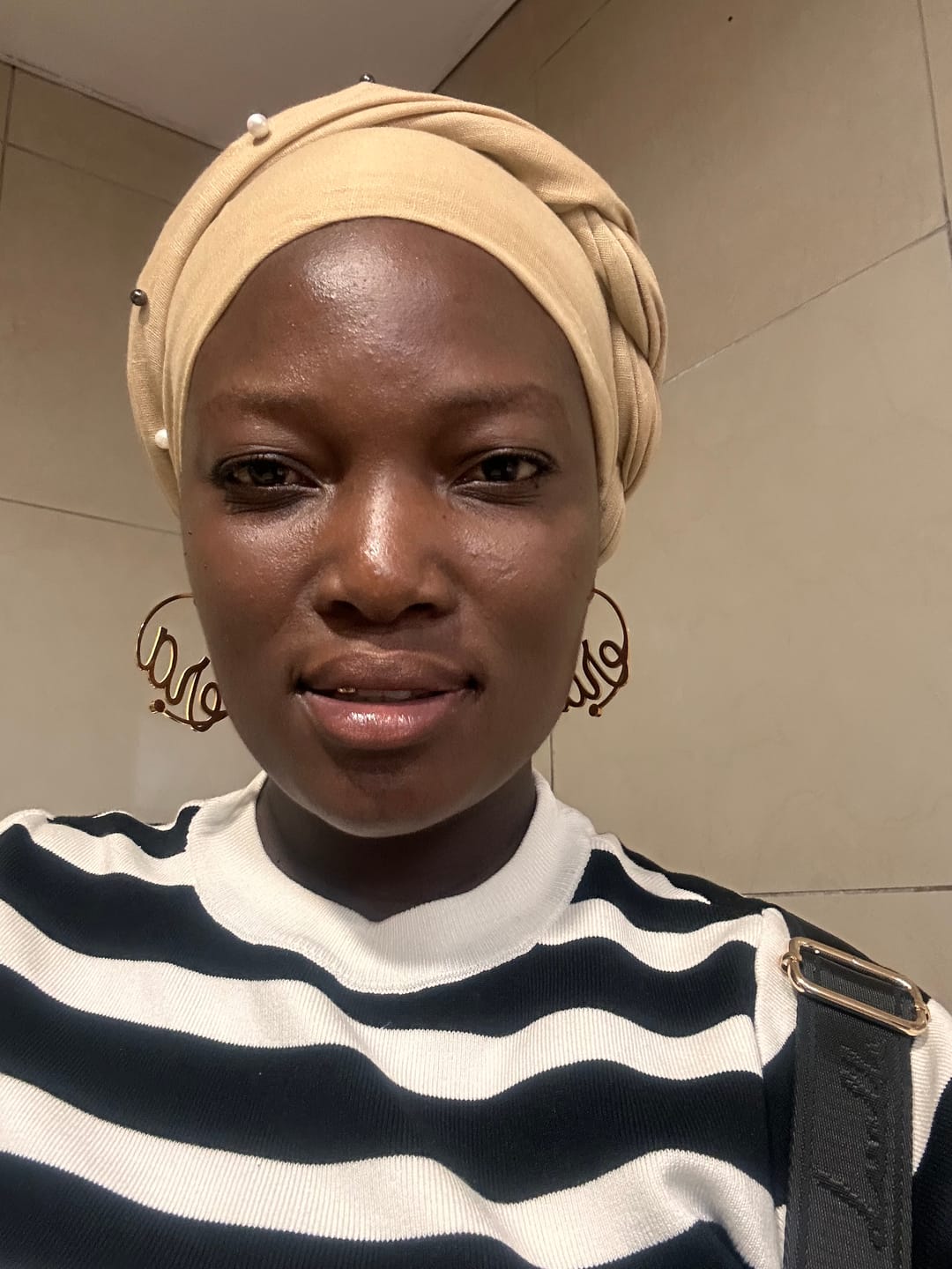 Customer photo review of Gold Era Logo Hoops