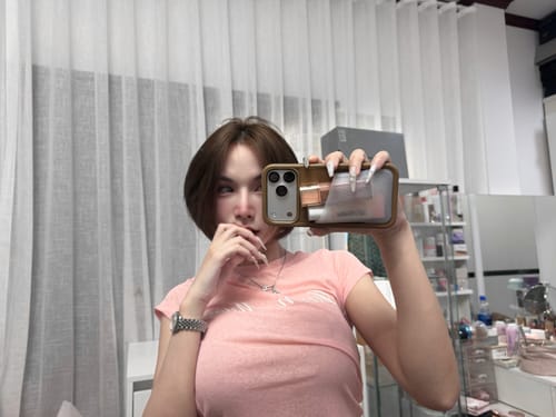 Customer photo review of Flex Pouch - iPhone 17