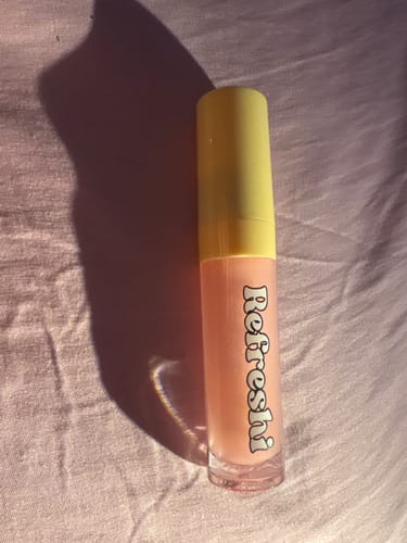 Customer photo review of Strawberry-Banana Lip Pillow Gloss