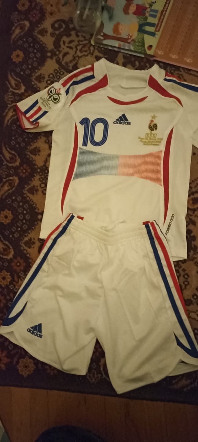 Customer photo review of Zinedine Zidane France 2006 World Cup Retro Kids Kit – | KinderTrikot Maillot Enfant Soccer Shirt