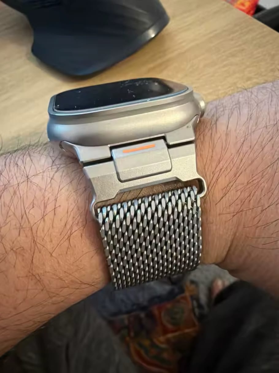 Customer photo review of Ultra Classic Milanese Loop Strap for Apple Watch