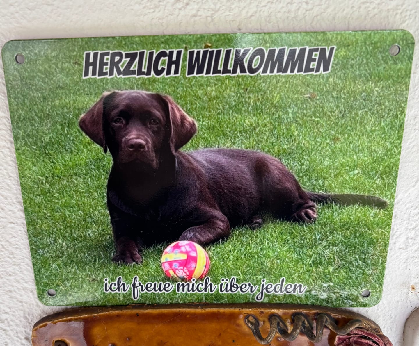 Customer photo review of Hunde-Türschild personalisiert mit Foto & Text (UV- und wetterfest)