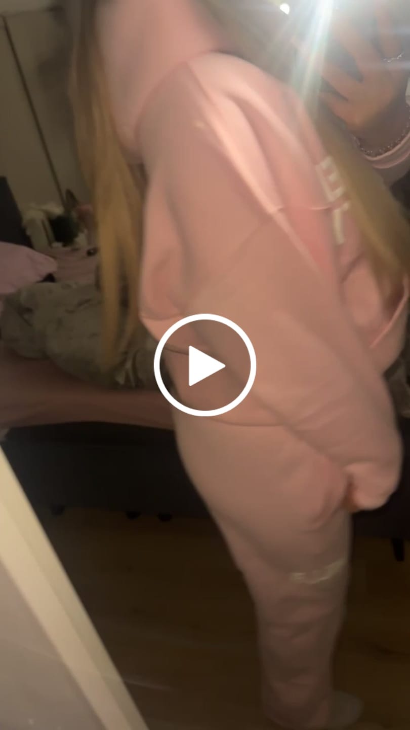 Kundenvideo-Rezension zum GATED COMMUNITY HOODIE LIGHT PINK