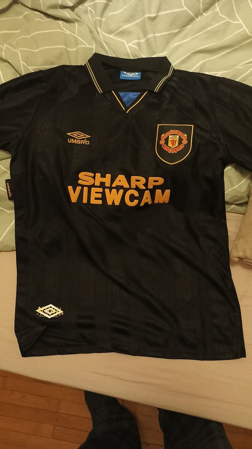 Customer photo review of Eric Cantona Manchester United 1992 1993 Retro Retro Football Jersey