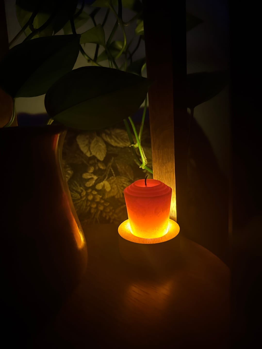 Customer photo review of Minimalistic Rainbow Fluorite Crystal Lamp