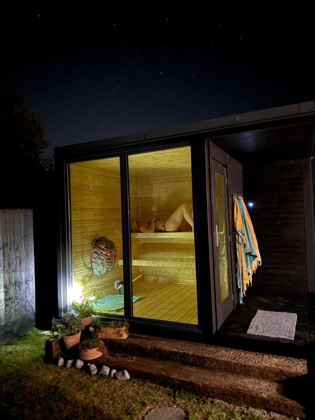 Customer photo review of Sarah Sauna (3,2x2,2m | 3,8m2 | 16mm) Modern Garden Sauna with Tinted Glass