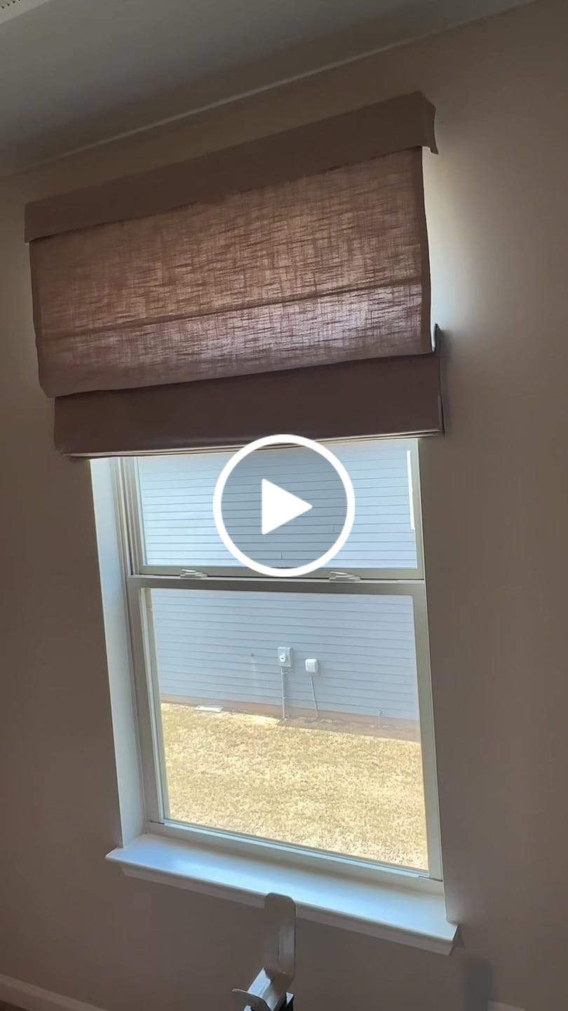 Customer video review of SmartWings Motorized Linen Roman Shades 50%/70%/100% Blackout Daphne