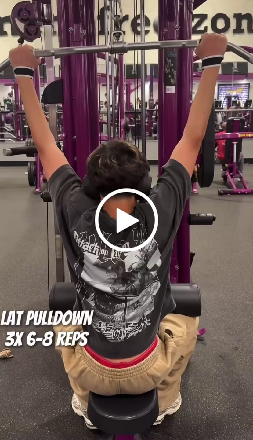 Customer video review of 4186 - AOT©  x YLA Cropped Tees