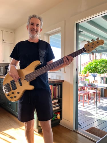 Customer photo review of Zero-Gravity Strap for Guitar & Bass [Standard]