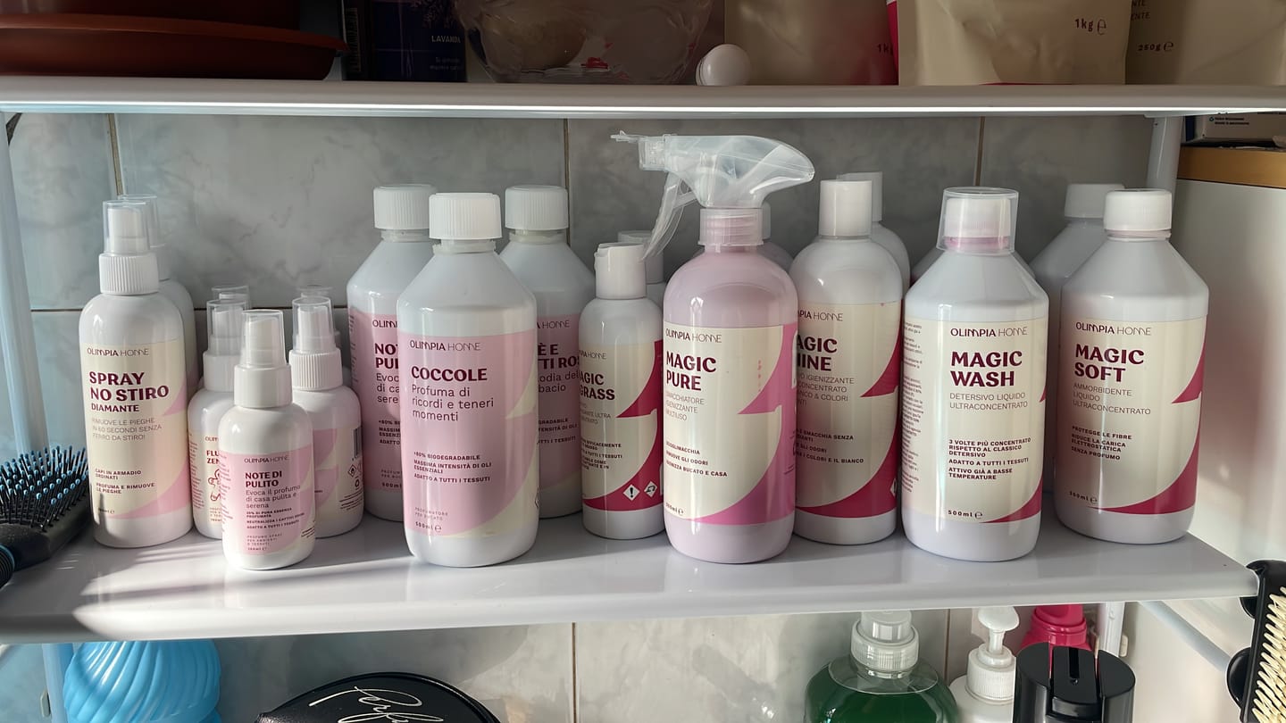 Customer photo review of Magic Wash Liquido - Il Detersivo Professionale per un Bucato Perfetto