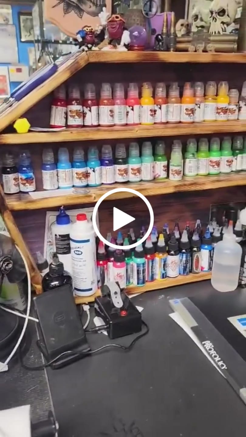 Customer video review of Original Tattoo Armrest XXL FAT BOY - pillow size 70x37cm