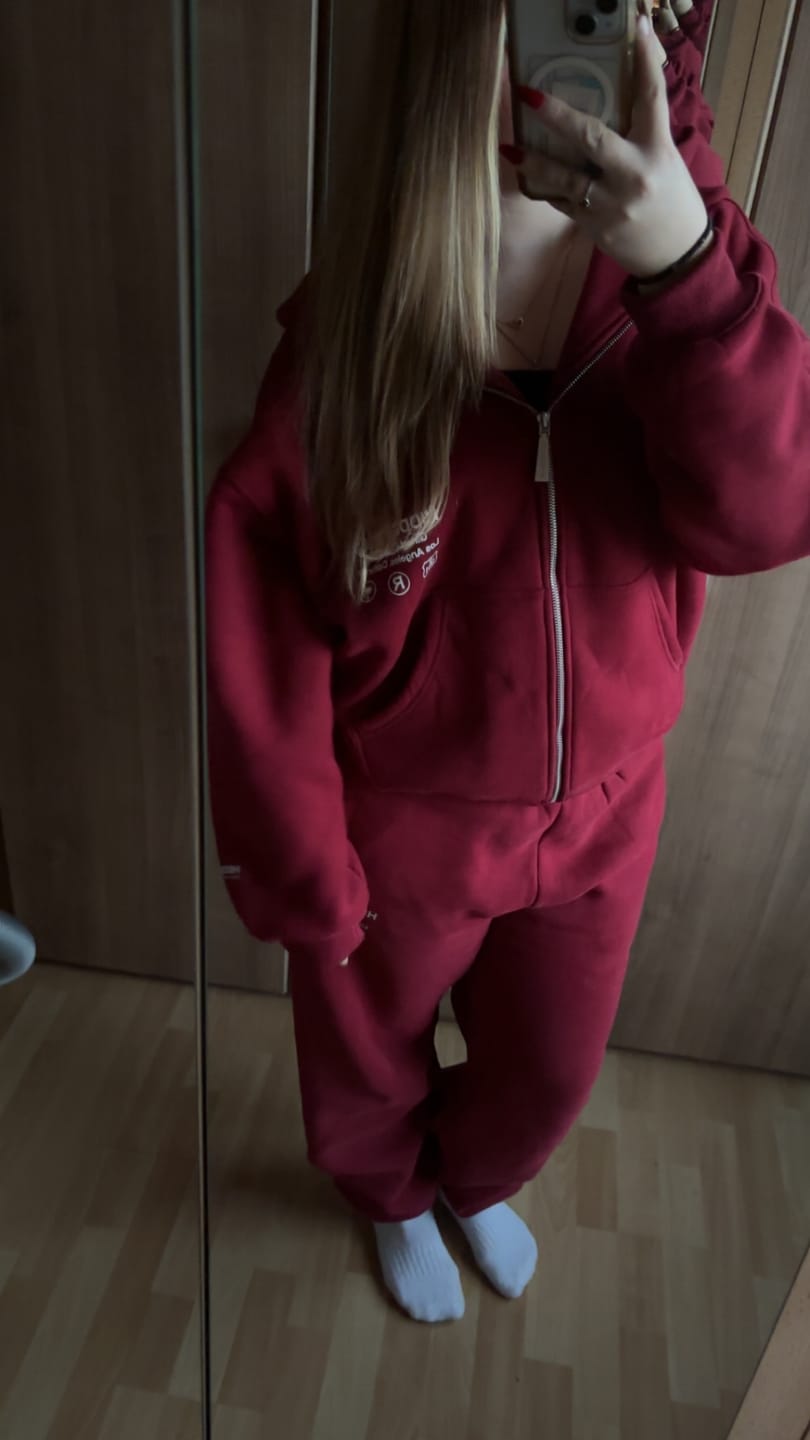 Customer photo review of LABEL CUFFED SWEATPANTS BURGUNDY