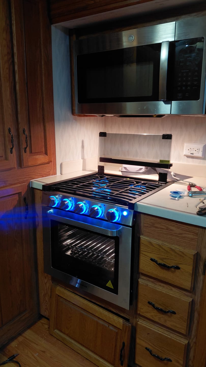 Customer photo review of Camplux RV Stove Gas Range Oven w/ 3 Burners Cooktop 21 Inches CLASSIC