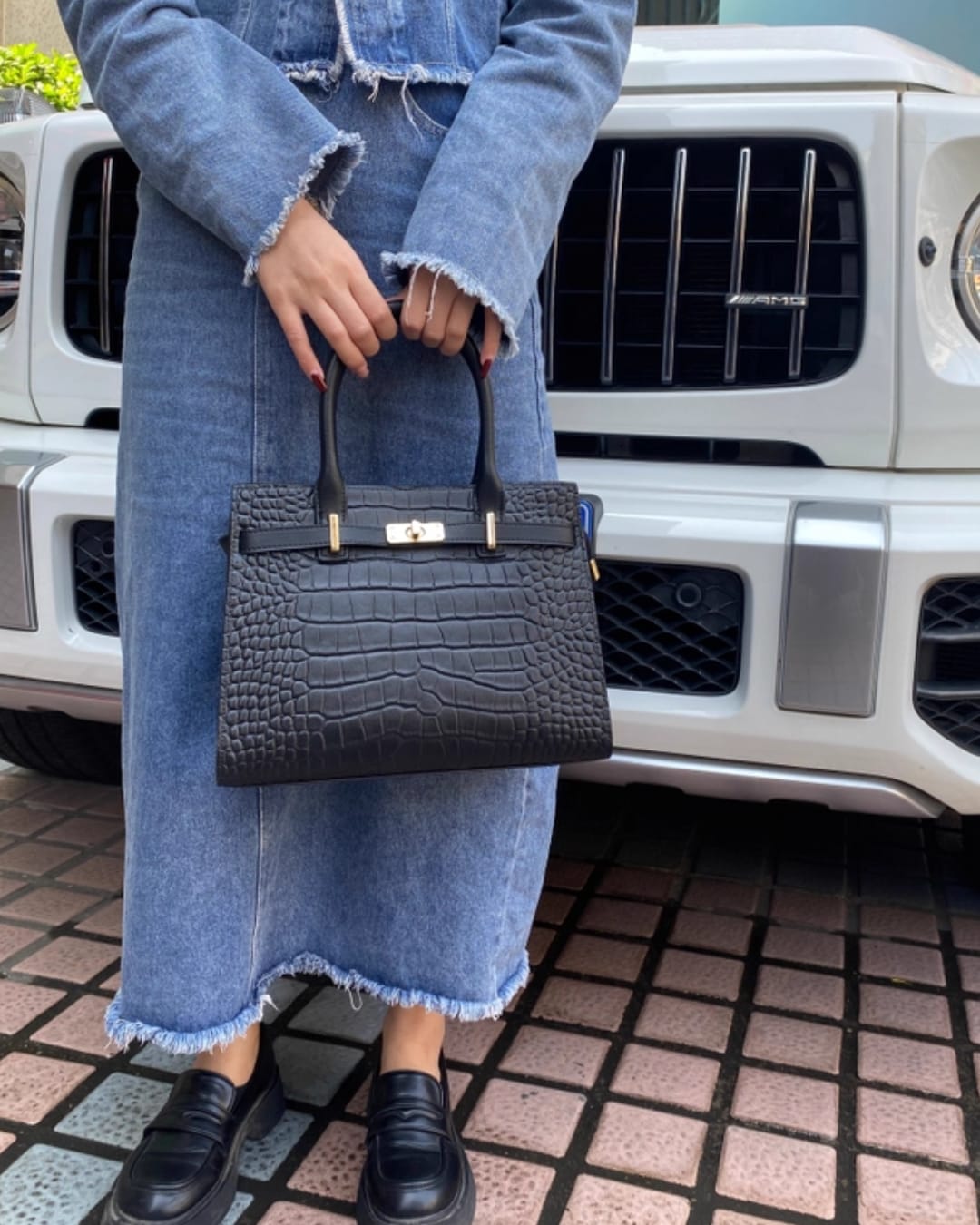 Customer photo review of Tang Red 27 Obsidian Crocodile-Embossed Tote