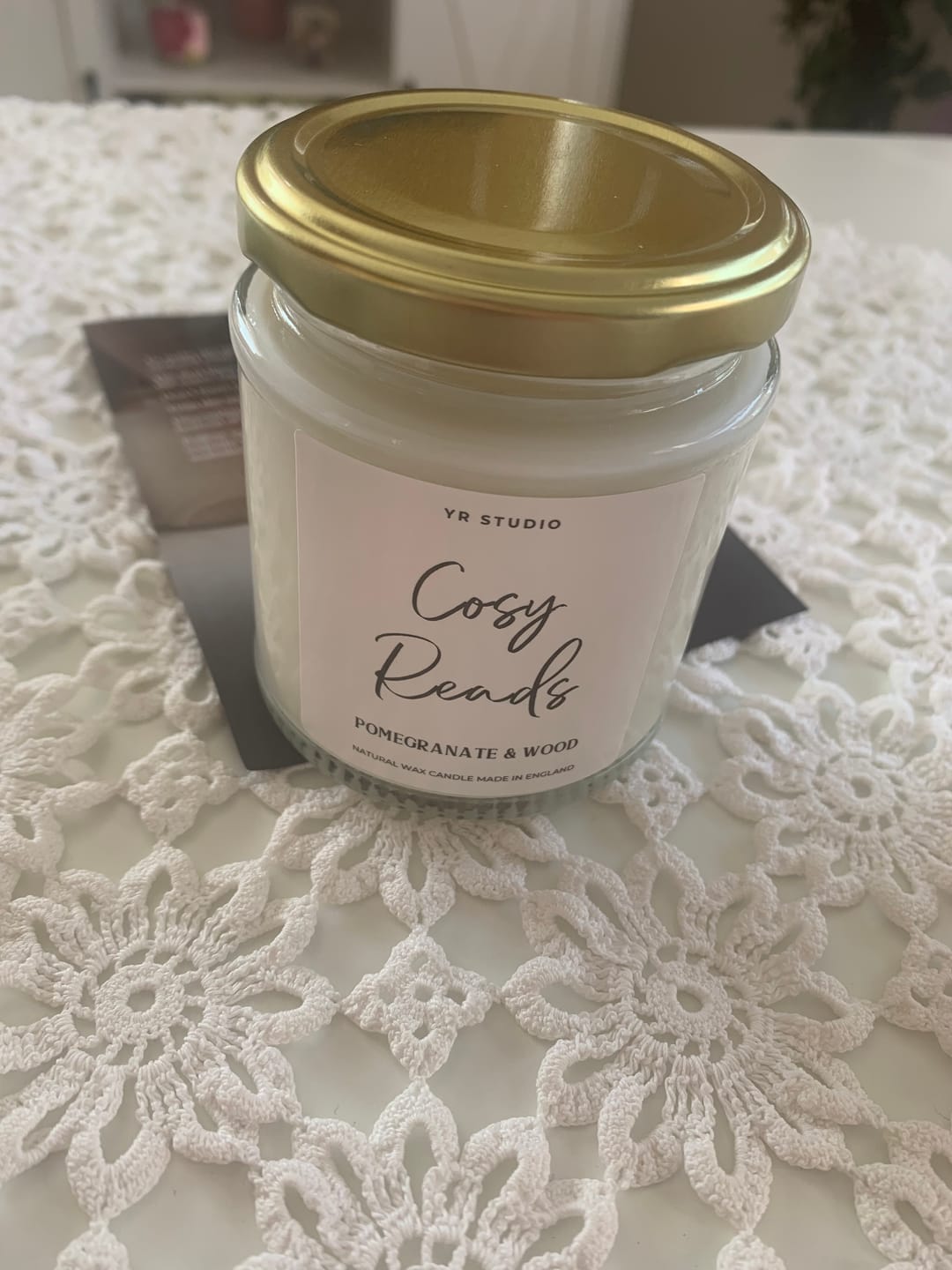 Customer photo review of "Cosy Reads" Book Candle