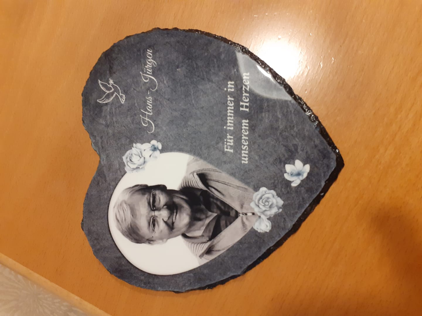 Customer photo review of Liebe hört nicht auf - Personalisiertes Schieferherz als Andenken an geliebte Verstorbene