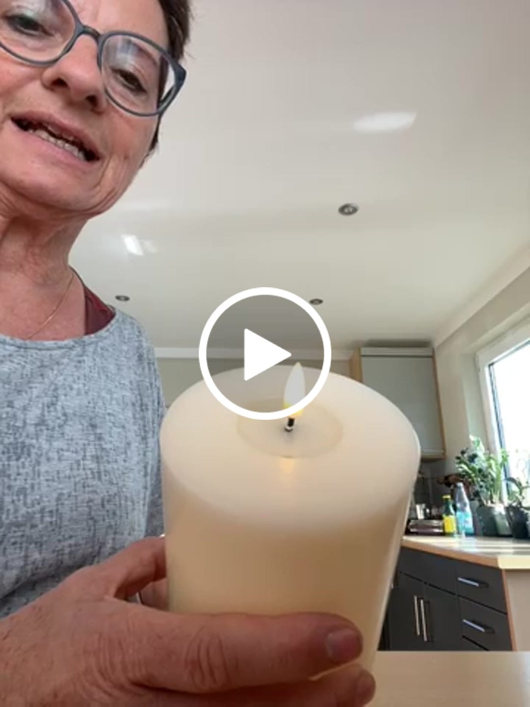 Customer video review of LED Bloklys Ø 10 x 15 cm Cream