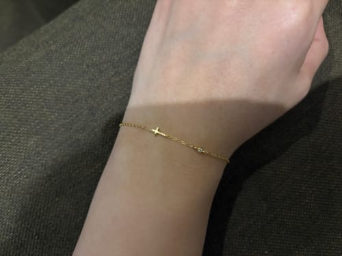Customer photo review of Pulsera Con Mini Cruz y Zirconia
