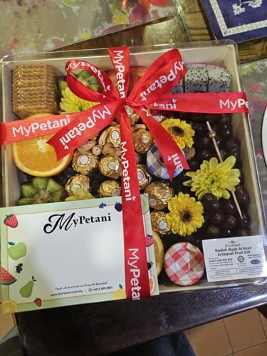 Customer photo review of TRX Tun Razak Exchange Extra Gold Fruit Grazing Platter (15 pc Ferrero)
