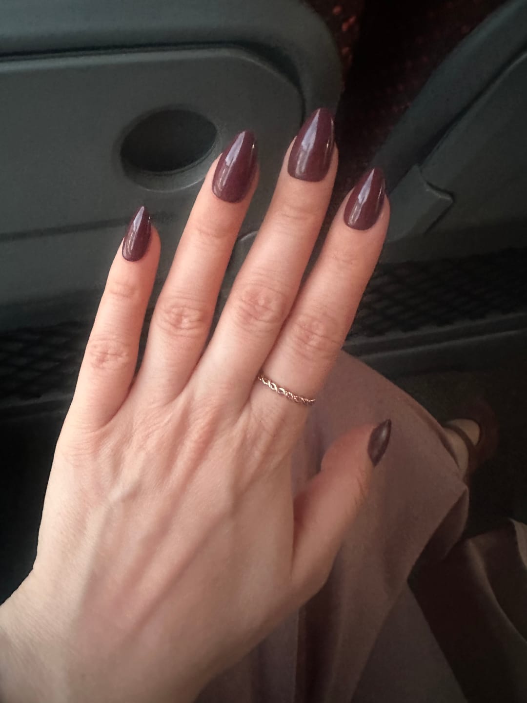 Customer photo review of Bordeaux Grace - Short Almond - 30 Adet Takma Tırnak