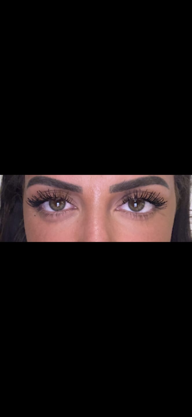 Customer photo review of Sérum pour croissance de cils - Des cils plus longs et plus épais naturellement !