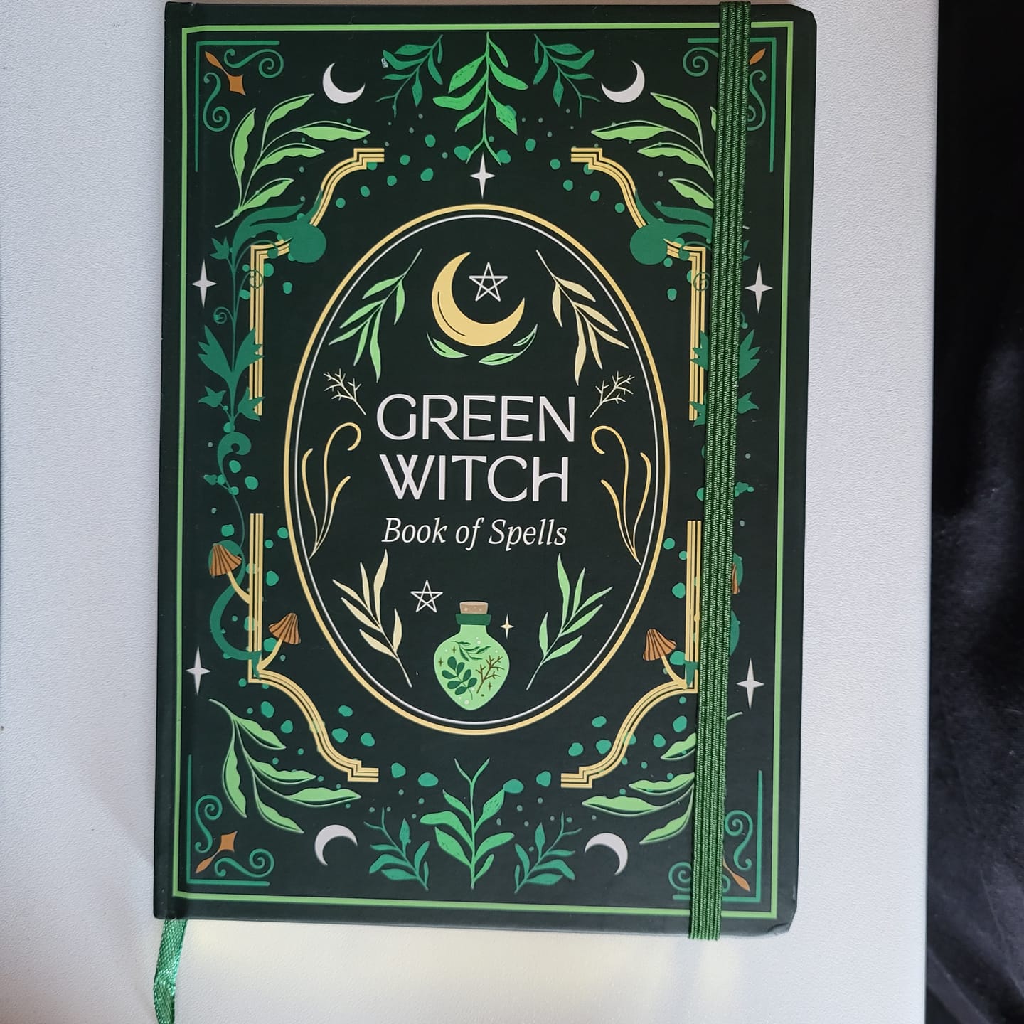 Customer photo review of Green Witch Notizbuch A5 – liniertes Journal mit Gummiband
