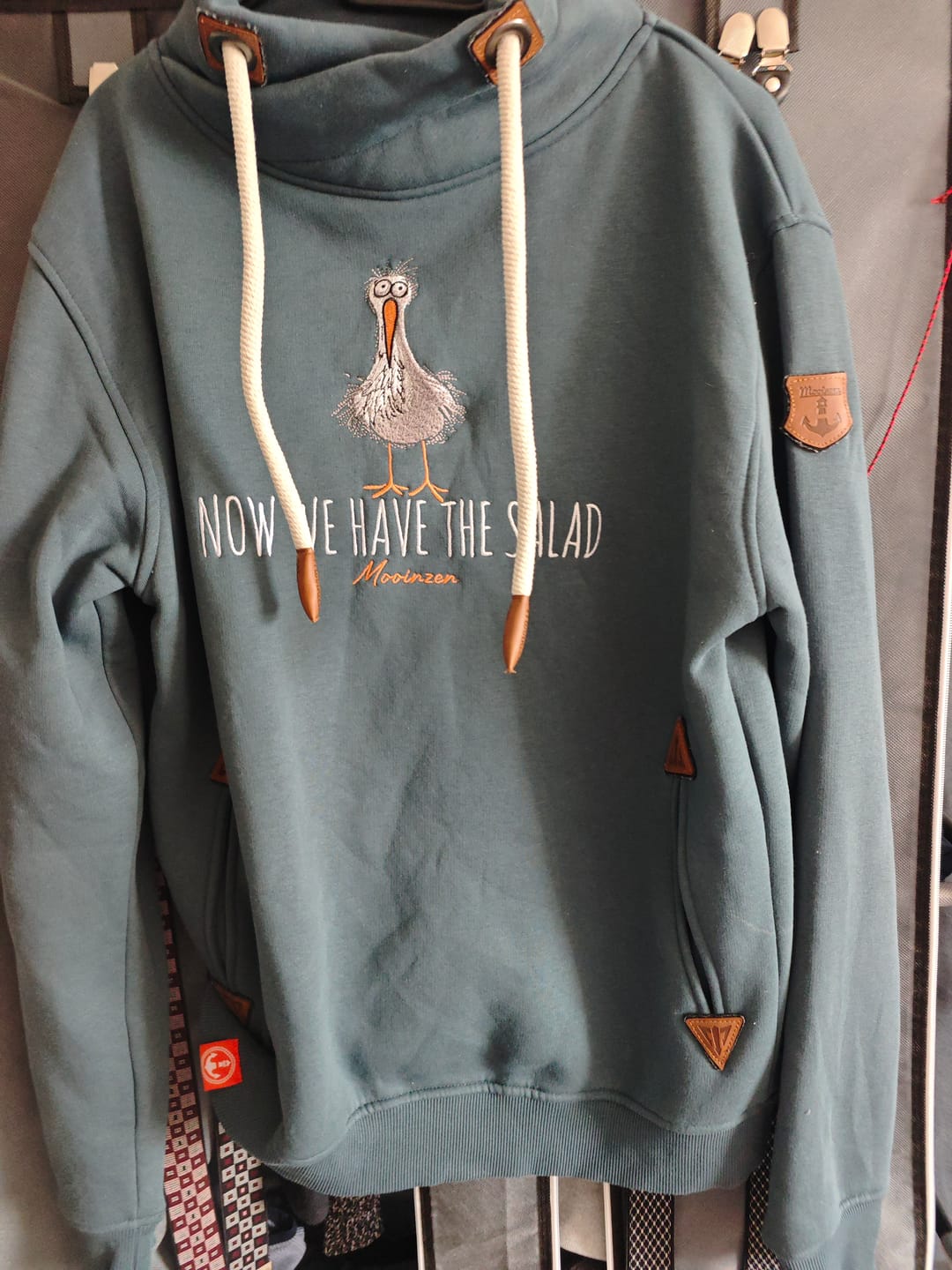 Customer photo review of Now we have the Salad · Unisex Bio Schalkragen Sweatshirt (ohne Kapuze)