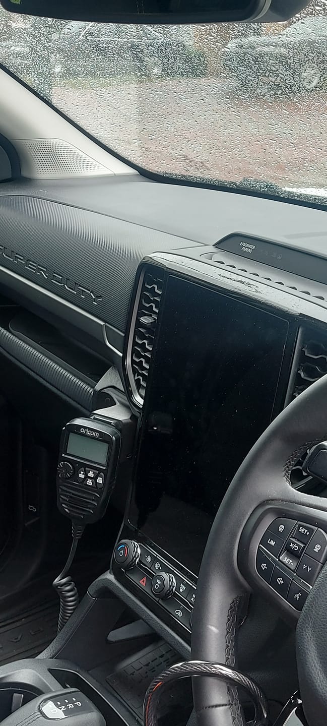 Customer photo review of UHF/Quadlock/Universal Dash Mount for Ford Ranger Super Duty