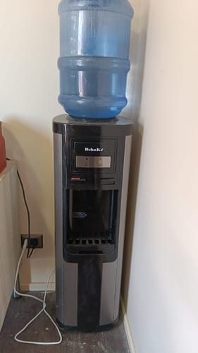 Customer photo review of Dispensador de pedestal agua fría y caliente inox