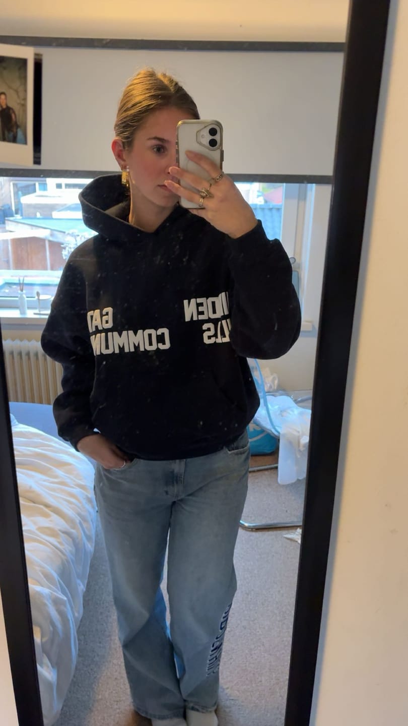 Customer photo review of GATED COMMUNITY HOODIE NAVY