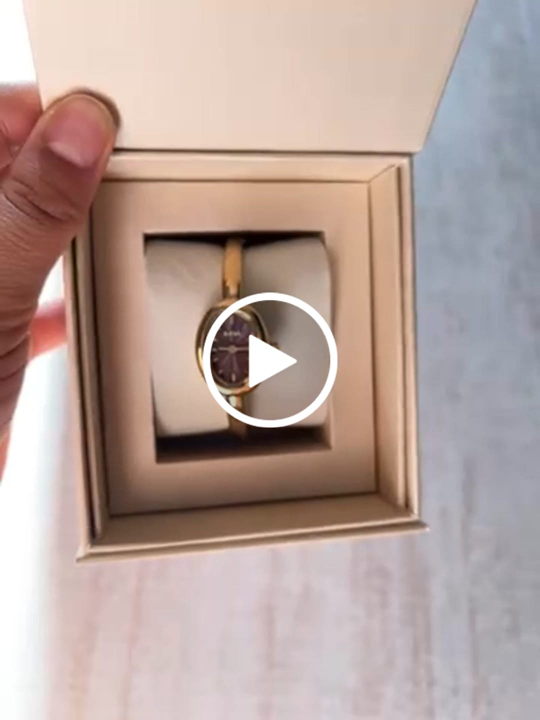 Customer video review of Diana Gold Burgundy