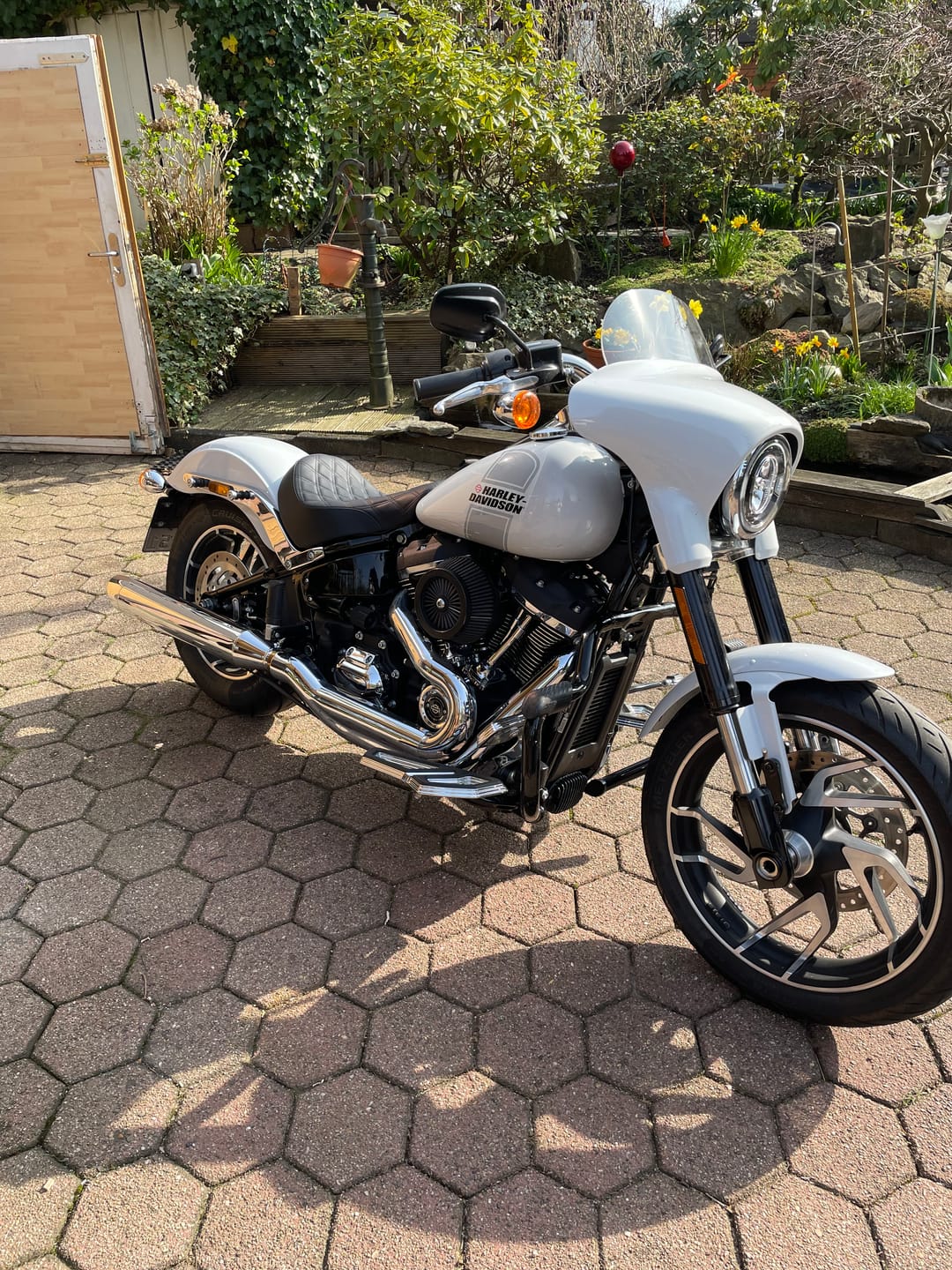 Customer photo review of Renegade LS schwarz für Sport Glide / Low Rider-ST/S ab 18