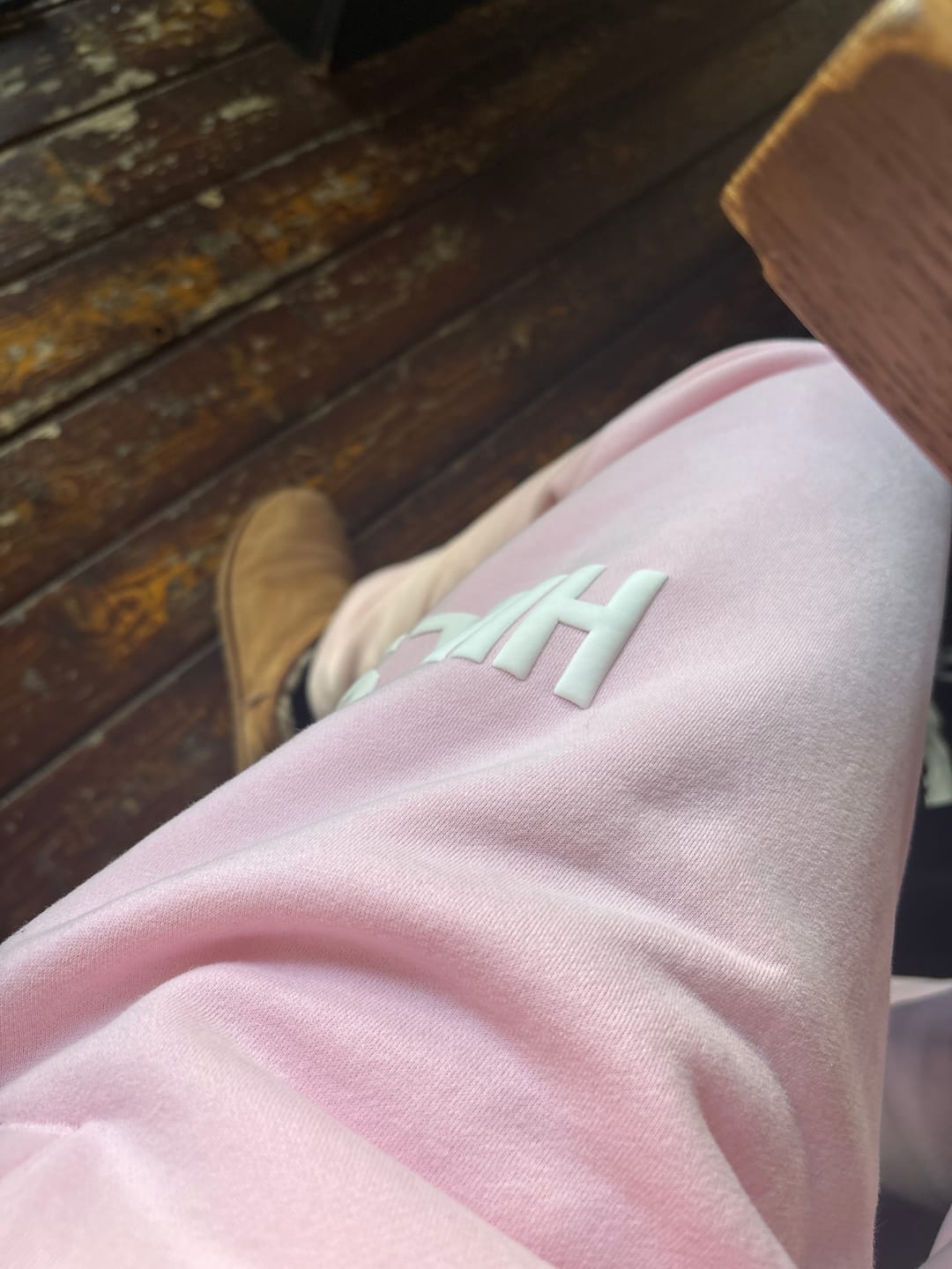 Kundenbewertung mit Foto von GATED COMMUNITY STRAIGHT LEG SWEATPANTS LIGHT PINK