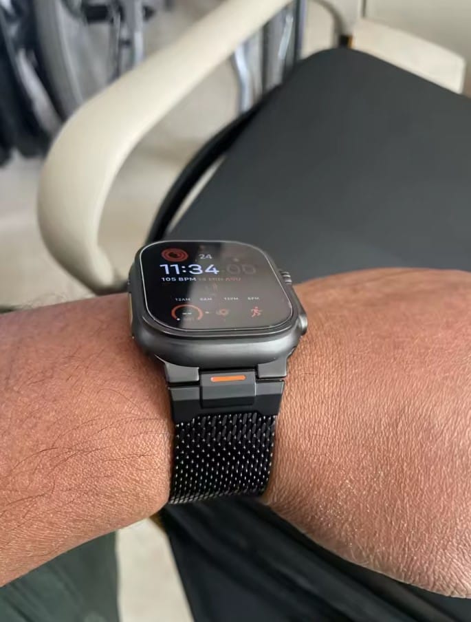 Customer photo review of Ultra Classic Milanese Loop Strap for Apple Watch