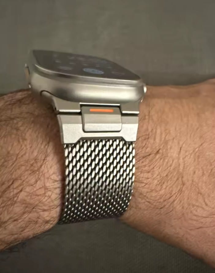 Customer photo review of Ultra Classic Milanese Loop Strap for Apple Watch