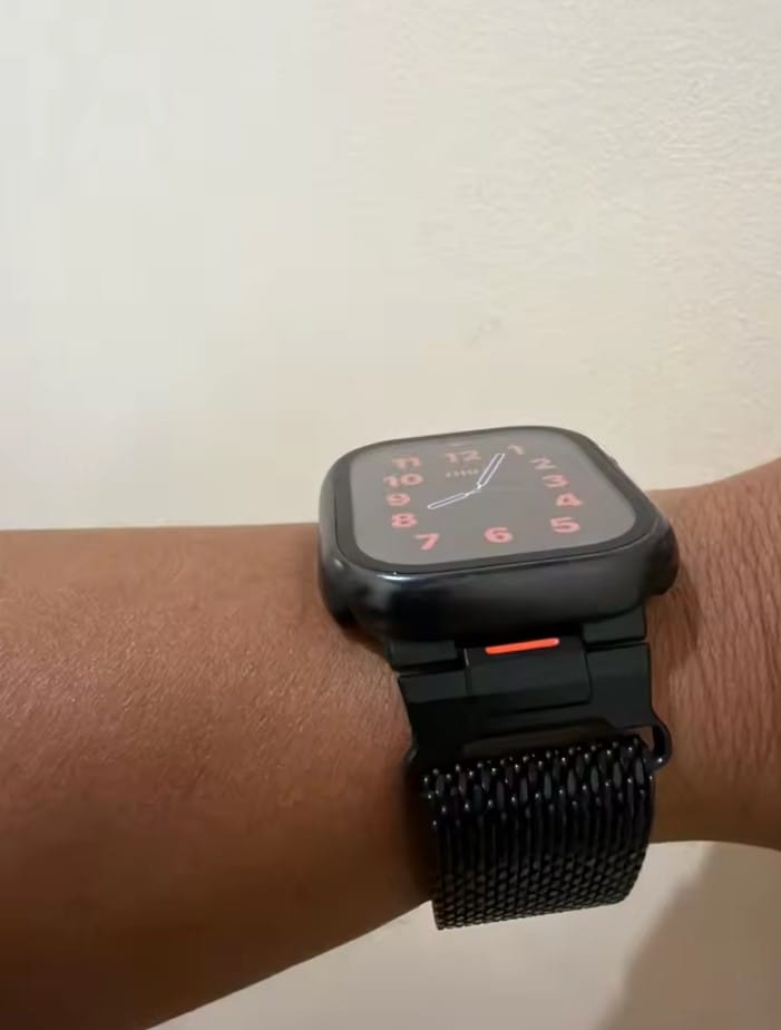 Customer photo review of Ultra Classic Milanese Loop Strap for Apple Watch