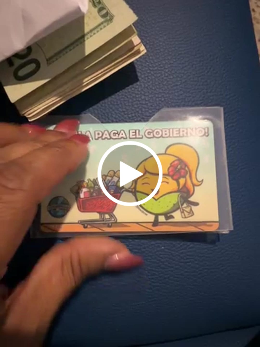 Customer video review of (Damas) Mejor Pelá' que Amargá' - Sticker para Tarjeta de Crédito