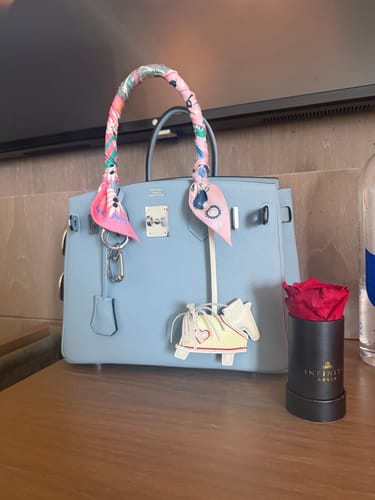 Customer photo review of HERMES 25S SILK NECKERCHIEF 86 IN SILK 714357