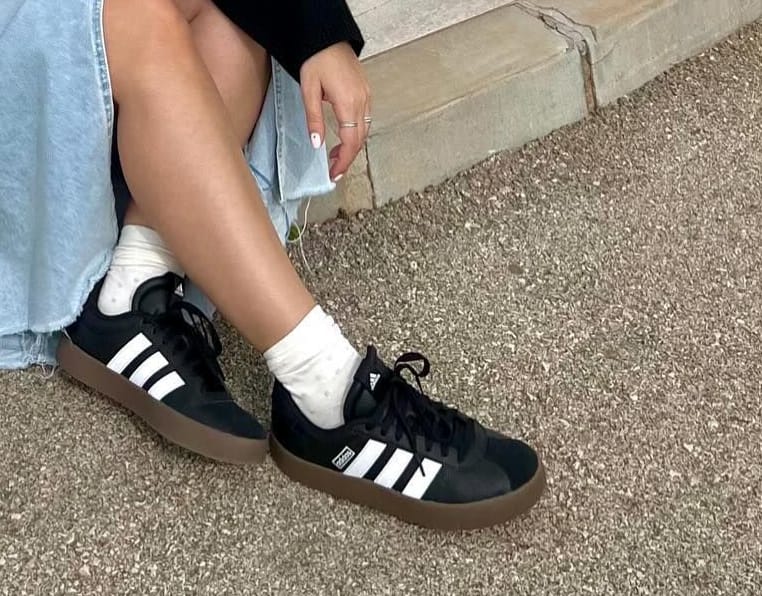 Customer photo review of Zapatillas Adidas  Vl Court 3.0 Mujer Mono Negro