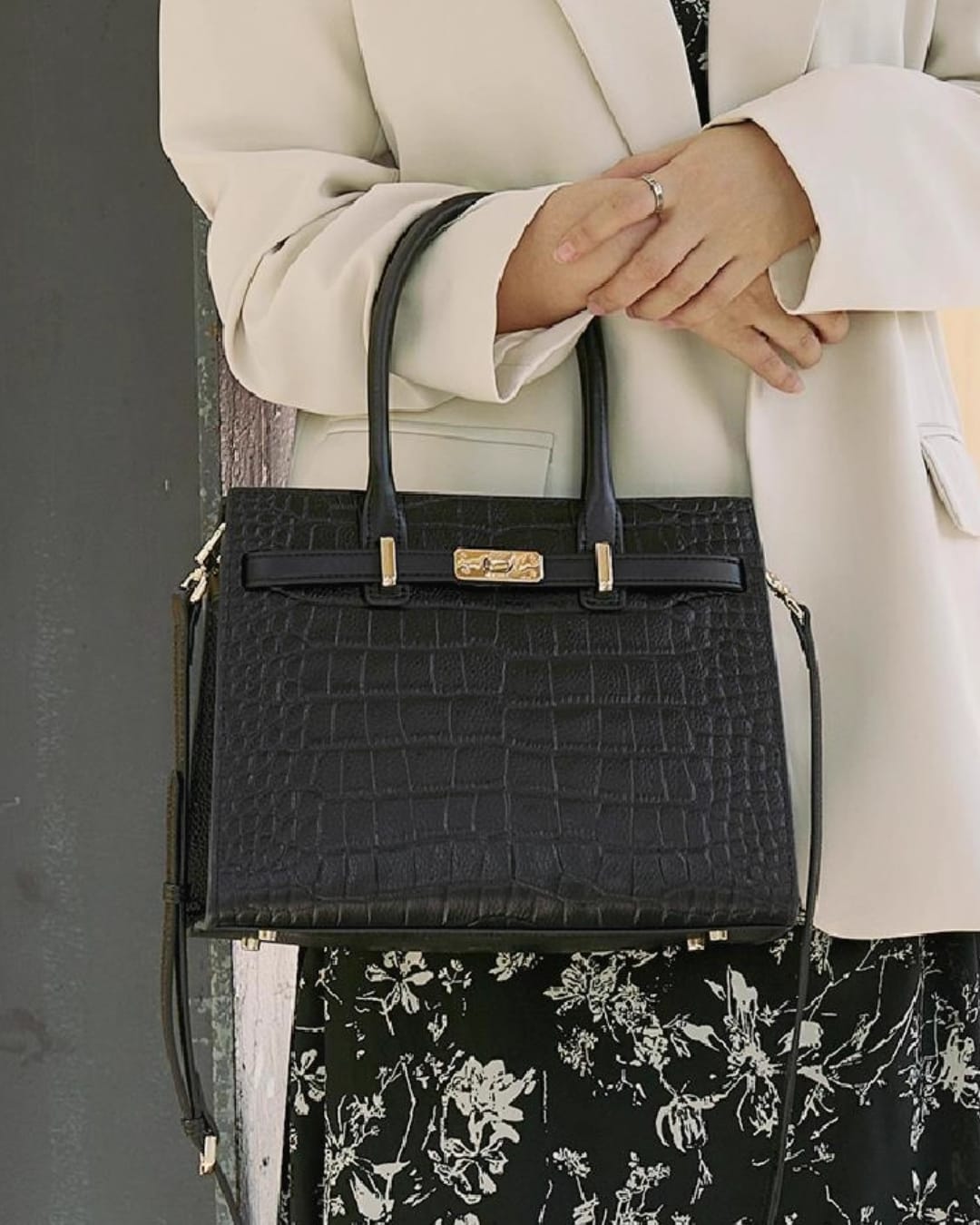 Customer photo review of Tang Red 27 Obsidian Crocodile-Embossed Tote