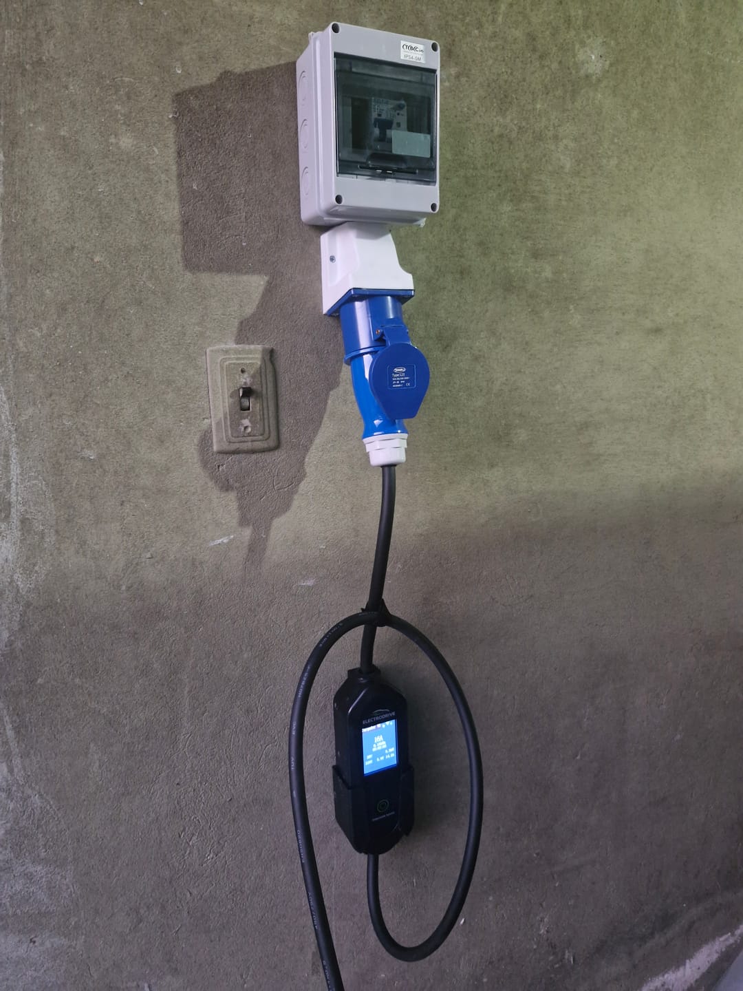 Customer photo review of Cargador Para Auto vehículo Eléctrico 7 kW Tipo 2 Wallbox